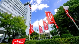 Foto: Das rbb-Studio in Berlin an einem Sommertag