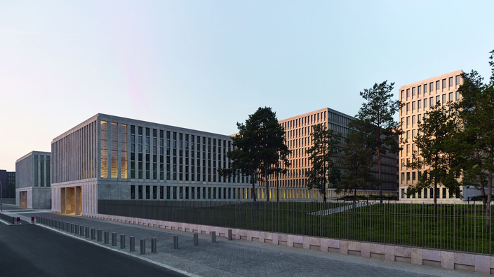 Foto: Das Hauptgebäude des Bundesnachrichtendienstes (BND) in Berlin im Sonnenuntergang. Foto: BND